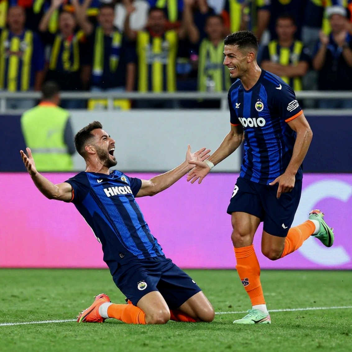 Standing Beside Carrick Is Not Support, It Is Time — Old Trafford's Tempo and the November Calculation
