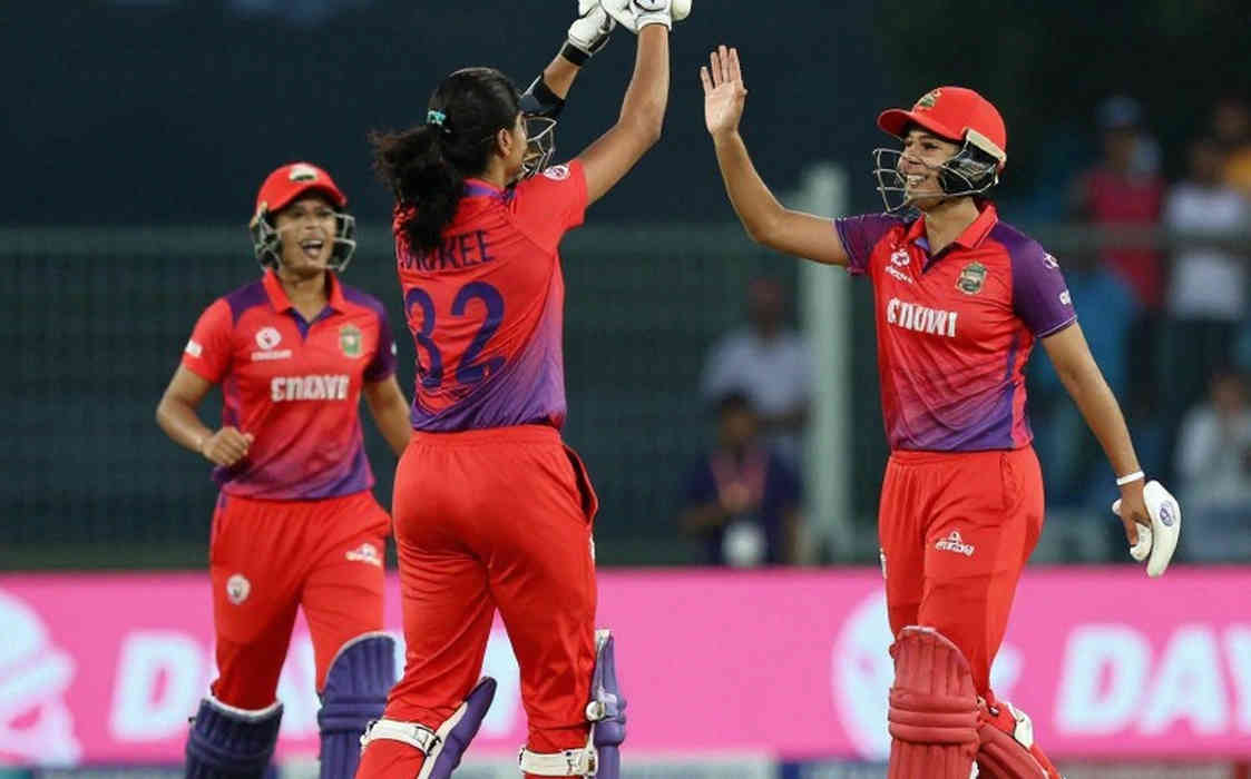 আম্পায়ার্স কলের ছায়া: এশিয়ার ক্রিকেটে রিভিউ, শিশির আর আম্পায়ারের লোড আম্পায়ার্স কলের ছায়া: এশিয়ার ক্রিকেটে রিভিউ, শিশির আর আম্পায়ারের লোড