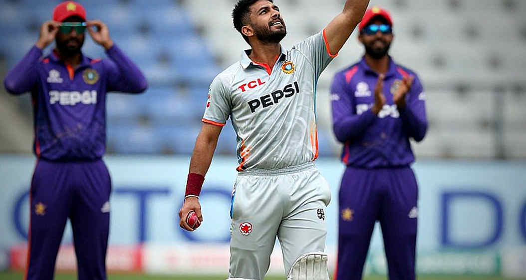 ভিসার দেয়ালে থেমে গেল প্রথম সফরের সকাল ভিসার দেয়ালে থেমে গেল প্রথম সফরের সকাল